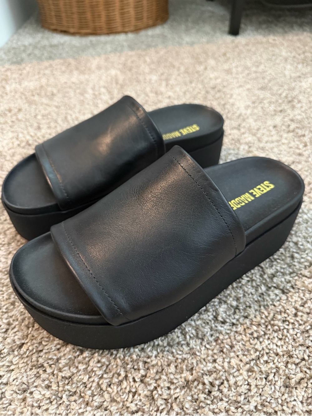 Steve Madden Arwen Black Leather Sandals